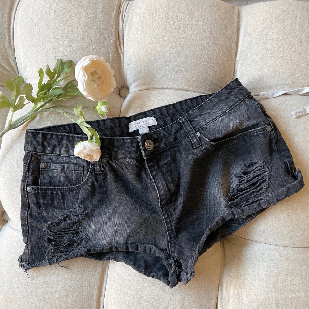 {Sun & Shadow} Fray Hem Denim Shorts 28
